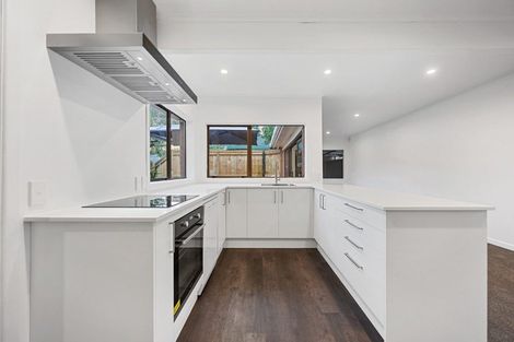 Photo of property in 24 Godley Road, Green Bay, Auckland, 0604