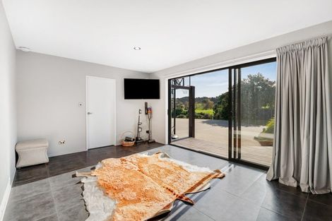 Photo of property in 499 Shelly Beach Road, South Head, Helensville, 0874