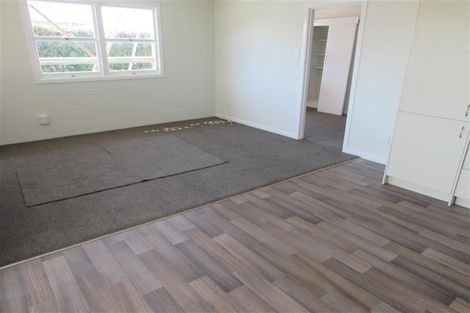 Photo of property in 98 Tirimoana Road, Te Atatu South, Auckland, 0602