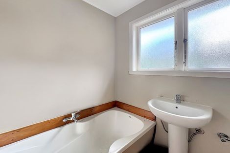 Photo of property in 21 Richmond Hill, Glenside, Wellington, 6037