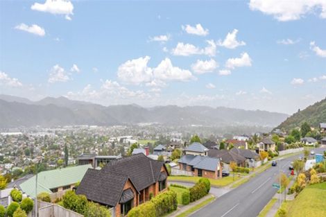 Photo of property in 15 James Nairn Grove, Riverstone Terraces, Upper Hutt, 5018