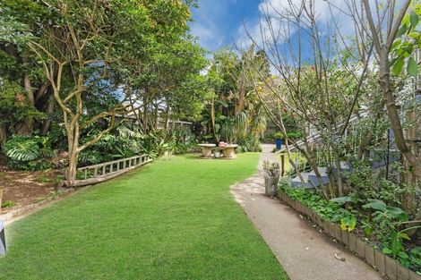 Photo of property in 6 Youngs Road, Papakura, 2110