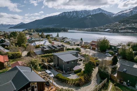 Photo of property in 73 Oregon Drive, Kelvin Heights, Queenstown, 9300