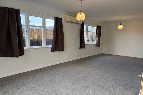 Photo of property in 17 Peachgrove Road, Te Atatu Peninsula, Auckland, 0610