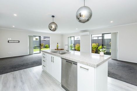 Photo of property in 12 Buddle Road, Wallaceville, Upper Hutt, 5018