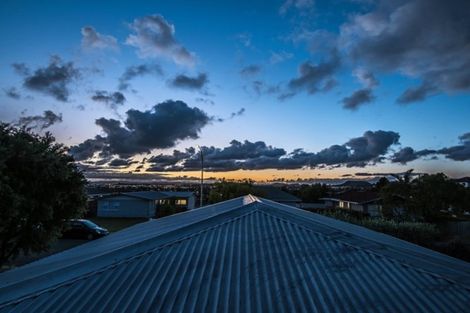 Photo of property in 30 Grassways Avenue, Pakuranga, Auckland, 2010