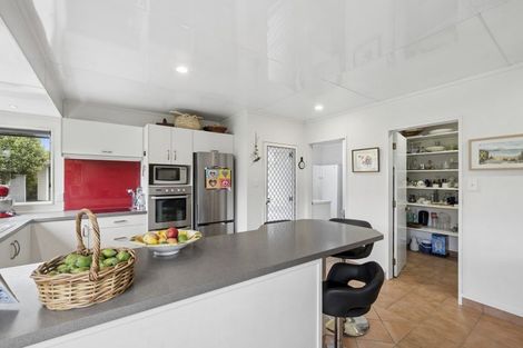 Photo of property in 5 Papawai Grove, Waikanae, 5036