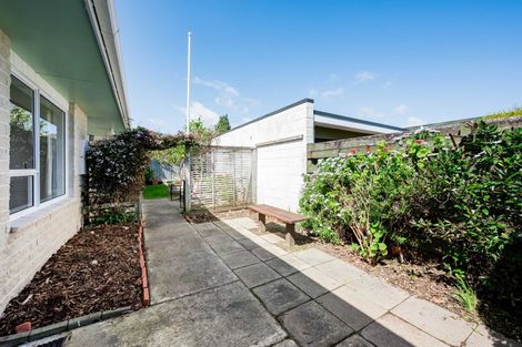 Photo of property in 33 Rewarewa Crescent, Waikanae, 5036