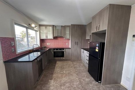 Photo of property in 2/136 Chivalry Road, Glenfield, Auckland, 0629