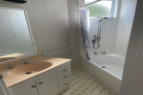 Photo of property in 5 Erskine Close, Island Bay, Wellington, 6023