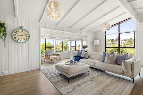 Photo of property in 18 Macnay Way, Murrays Bay, Auckland, 0630