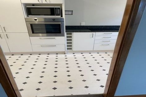 Photo of property in 33 Pahiatua Street, Hokowhitu, Palmerston North, 4410