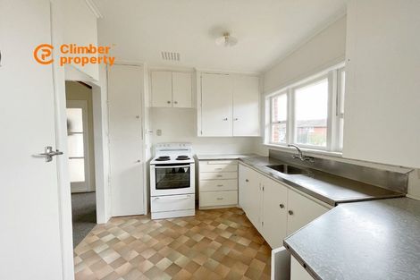 Photo of property in 2 Crystal Avenue, Glendene, Auckland, 0602