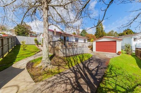 Photo of property in 18 Garton Drive, Massey, Auckland, 0614