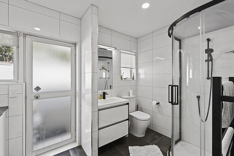 Photo of property in 5a Craig Road, Milford, Auckland, 0620