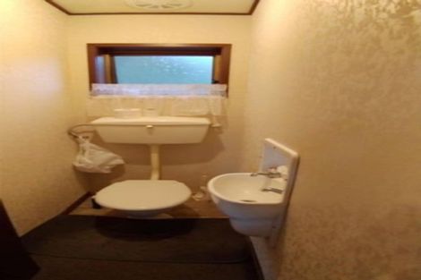 Photo of property in 2/9 Seaton Road, Murrays Bay, Auckland, 0630