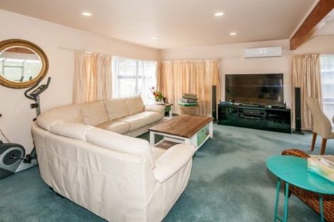 Photo of property in 1/81 Carlisle Road, Torbay, Auckland, 0632