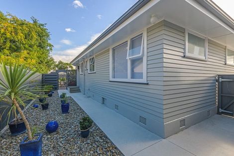 Photo of property in 2 Piper Place, Roslyn, Palmerston North, 4414