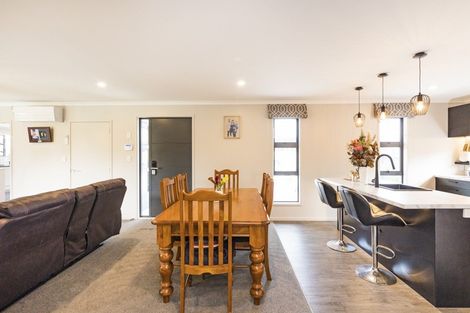 Photo of property in 3 Rangeview Drive, Kelvin Grove, Palmerston North, 4414
