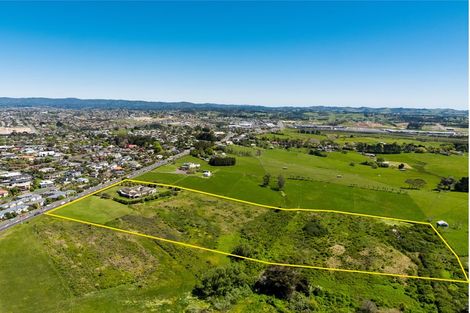 Photo of property in 82 Hobsonville Road, West Harbour, Auckland, 0618