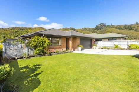 Photo of property in 3 Aragon Grove, Kingsley Heights, Upper Hutt, 5018