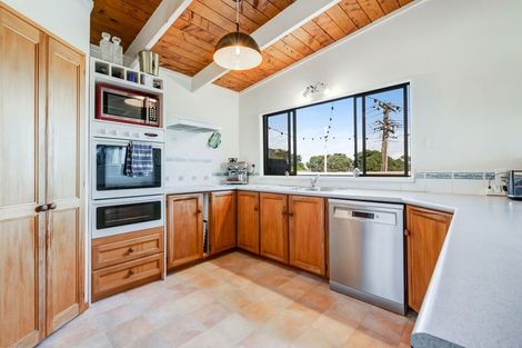 Photo of property in 25a Tindalls Bay Road, Tindalls Beach, Whangaparaoa, 0930