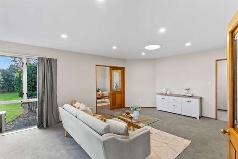 Photo of property in 5 Lowry Avenue, Redwood, Christchurch, 8051