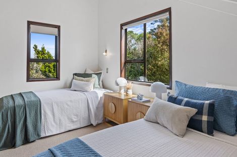 Photo of property in 33 Woodlands Crescent, Browns Bay, Auckland, 0630