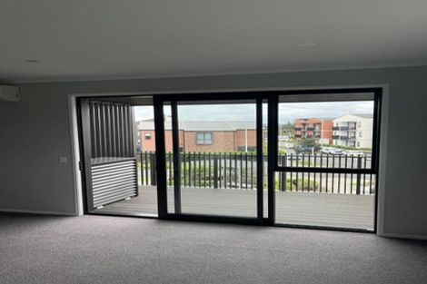 Photo of property in 4/1 Ko Roa Lane, Hobsonville, 0616