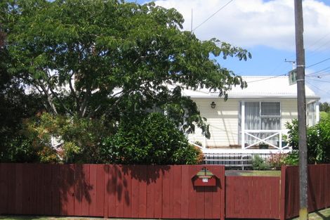 Photo of property in 26 Sunnyhaven Avenue, Beach Haven, Auckland, 0626