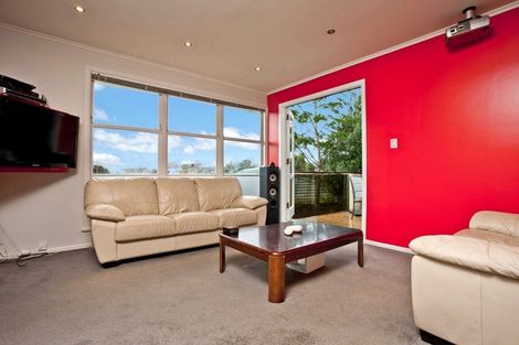 Photo of property in 13 James Street, Glenfield, Auckland, 0629