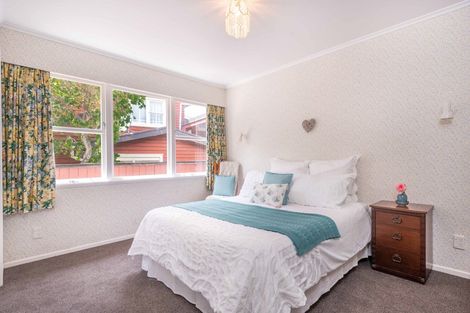 Photo of property in 16 Redwood Avenue, Tawa, Wellington, 5028