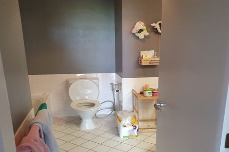 Photo of property in Grandstand Apartments, 4/80 Kent Terrace, Mount Victoria, Wellington, 6011