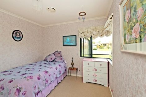 Photo of property in 8 Addington Place, Taradale, Napier, 4112