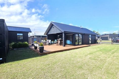 Photo of property in 108 Kelly Jade Avenue, Matarangi, Whitianga, 3592