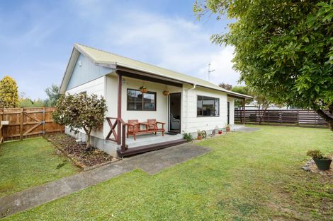 Photo of property in 59 Raglan Avenue, Cloverlea, Palmerston North, 4412