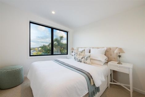 Photo of property in 18a Eastcliffe Road, Castor Bay, Auckland, 0620