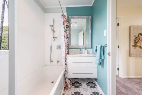 Photo of property in 18 Heath Grove, Waiwhetu, Lower Hutt, 5010