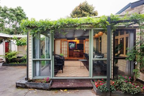 Photo of property in 4 Regent Street, Palmerston North, 4414