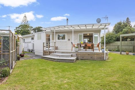 Photo of property in 89 Gloria Avenue, Te Atatu Peninsula, Auckland, 0610