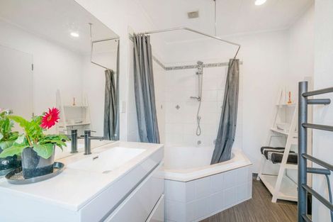 Photo of property in 12 Pipi Dune, Whitianga, 3510