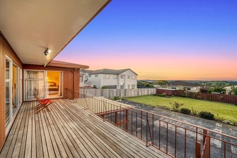 Photo of property in 41 Bradbury Road, Botany Downs, Auckland, 2010