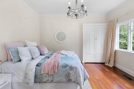 Photo of property in 33 Tio Tio Road, Miramar, Wellington, 6022