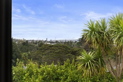 Photo of property in 4/15 Roseberry Avenue, Birkenhead, Auckland, 0626