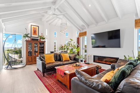 Photo of property in 1/4 Roberts Road, Matakatia, Whangaparaoa, 0930