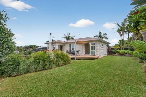 Photo of property in 29 Peter Terrace, Castor Bay, Auckland, 0620