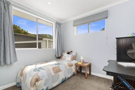 Photo of property in 18 Omaha Grove, Totara Park, Upper Hutt, 5018