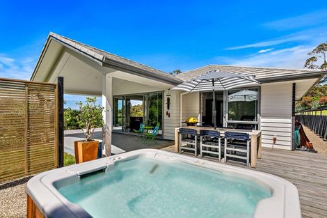 Photo of property in 3b Hobbs Road, Matakatia, Whangaparaoa, 0930
