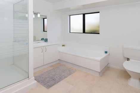 Photo of property in 62 Golfland Drive, Golflands, Auckland, 2013