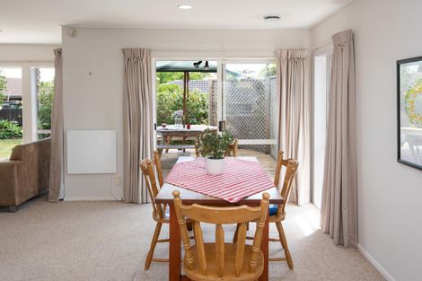 Photo of property in 3/8 Bernie Edwards Place, Botany Downs, Auckland, 2010